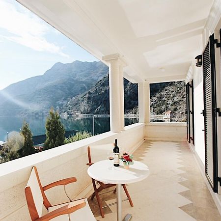 Villa Teuta Risan Exteriör bild